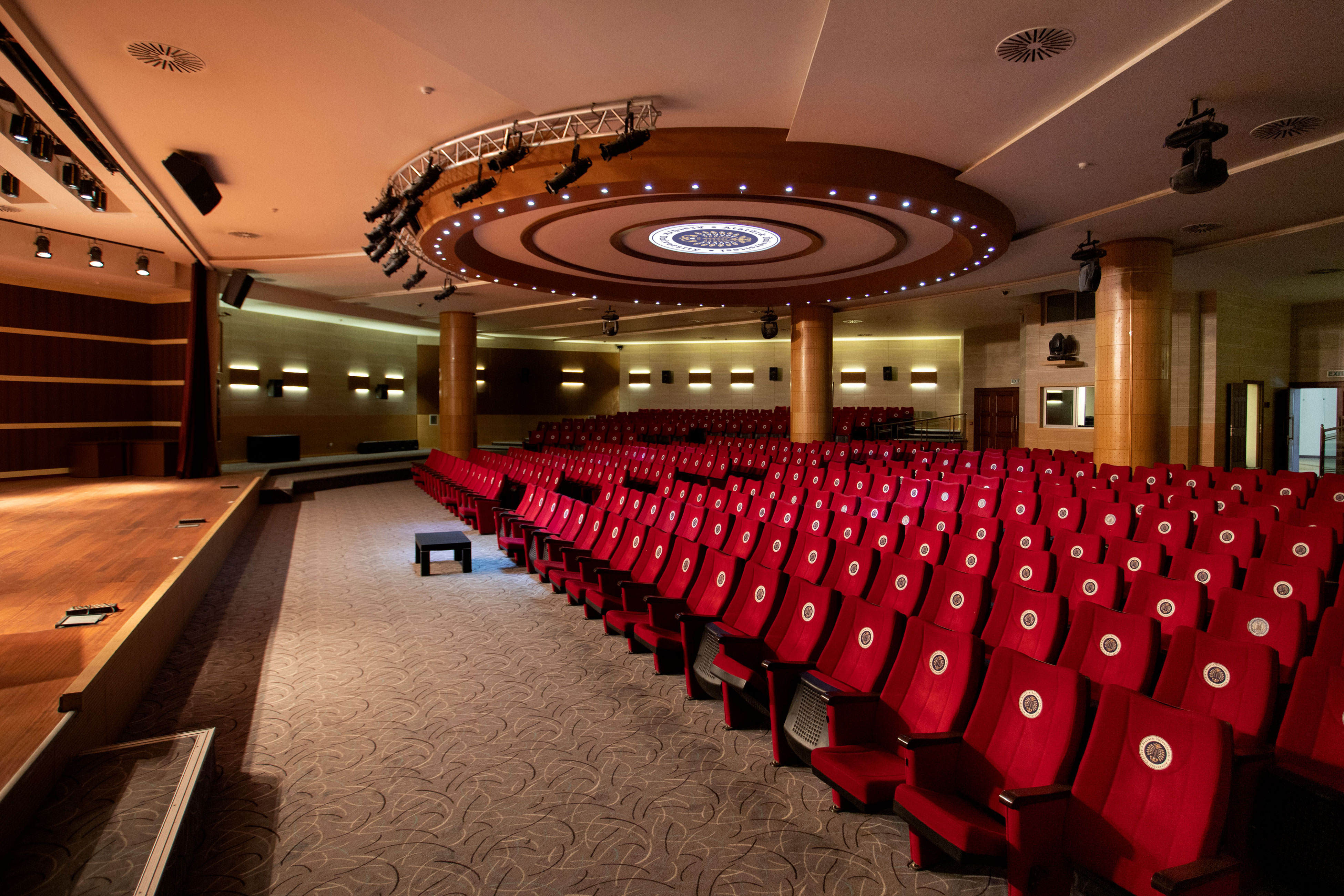 Nenehatun Kültür Merkezi Konferans Salonu-2